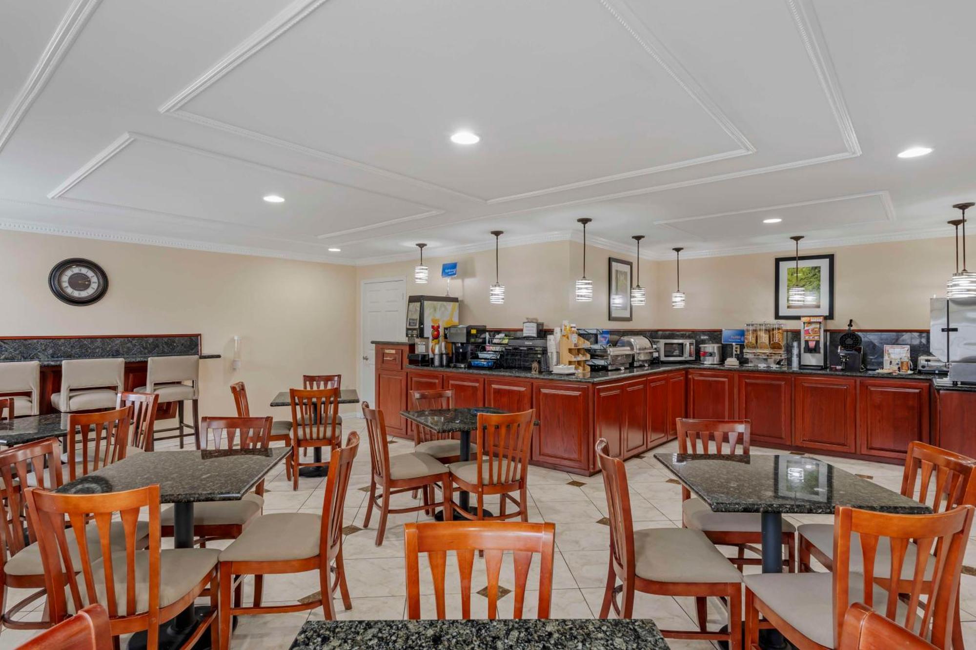 Best Western Pineywoods Inn Атланта Экстерьер фото